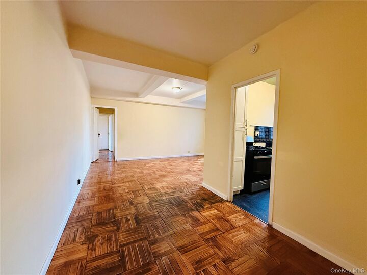 Property Photo: 1576 Unionport Road 5F NY 10462