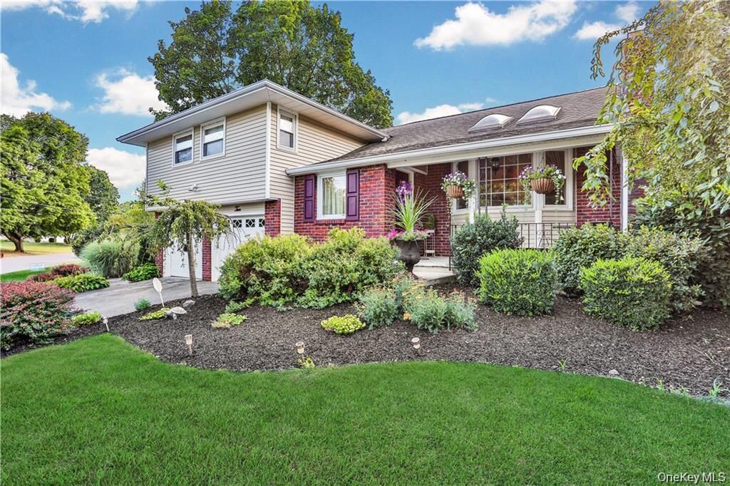 Property Photo:  2 Split Tree Drive  NY 12553 