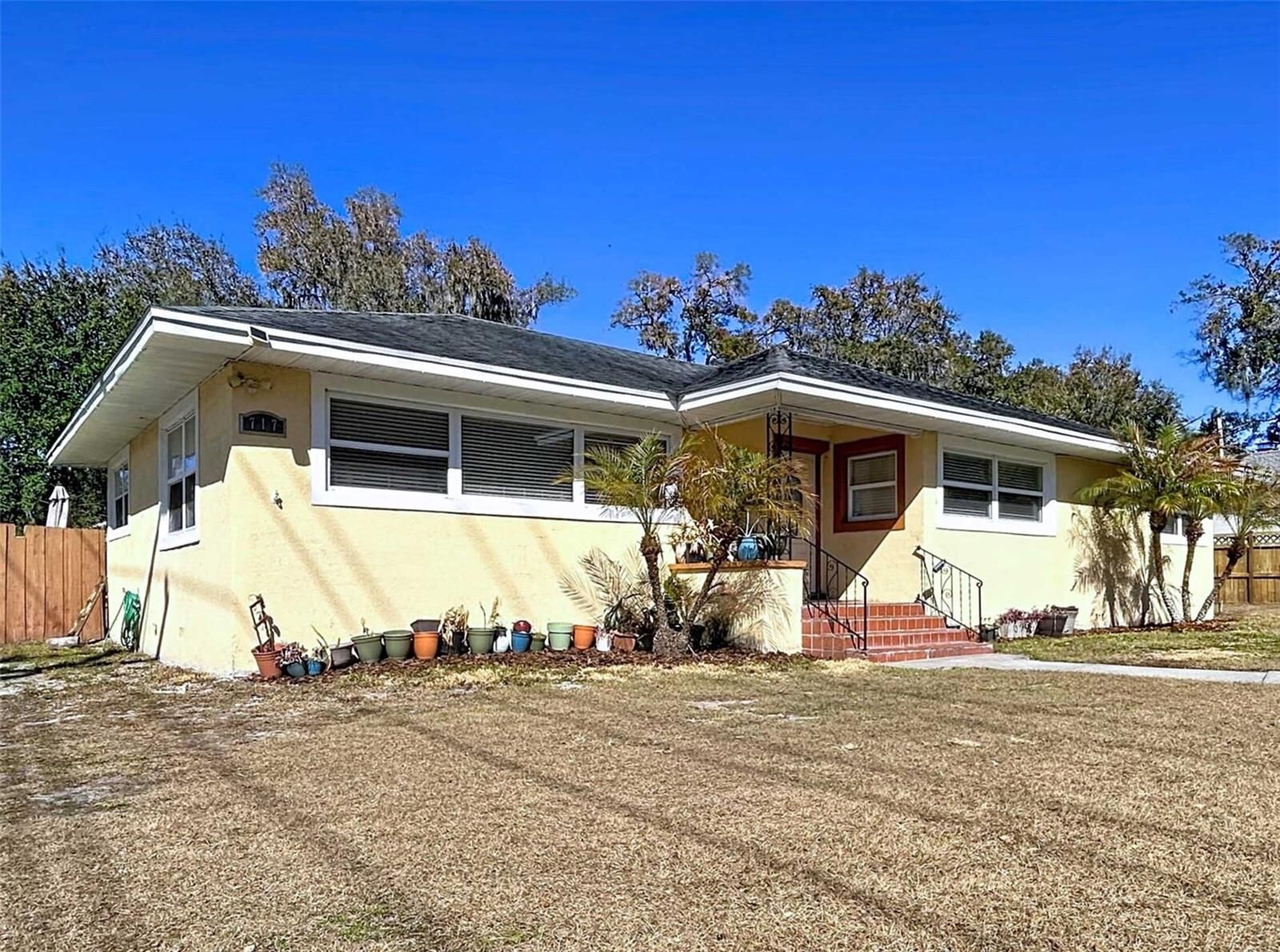 Property Photo:  717 W End Crescent N  FL 33803 