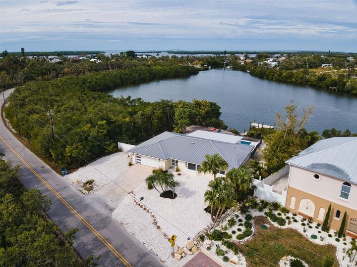 Property Photo:  910 Bayshore Drive  FL 34250 