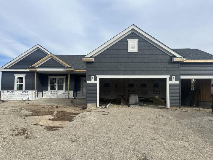 Property Photo:  638 Hawks Ridge Rd  WI 53024 