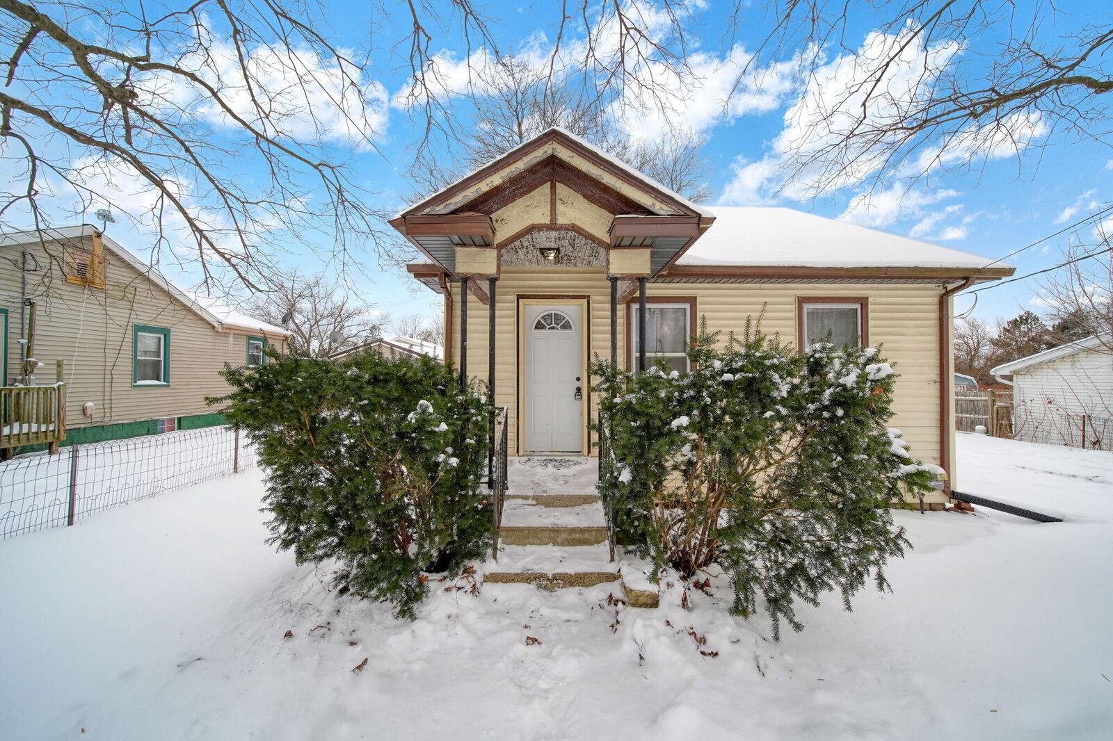 Property Photo: 610 Fairyland Avenue MI 49202