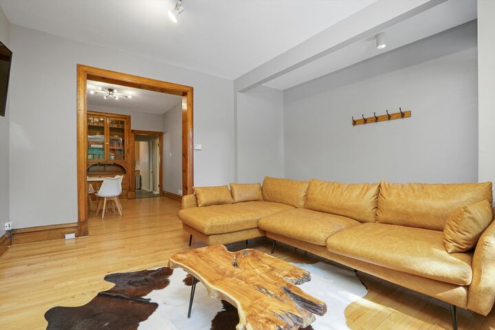 Property Photo: 3816 N Kenmore Avenue IL 60613