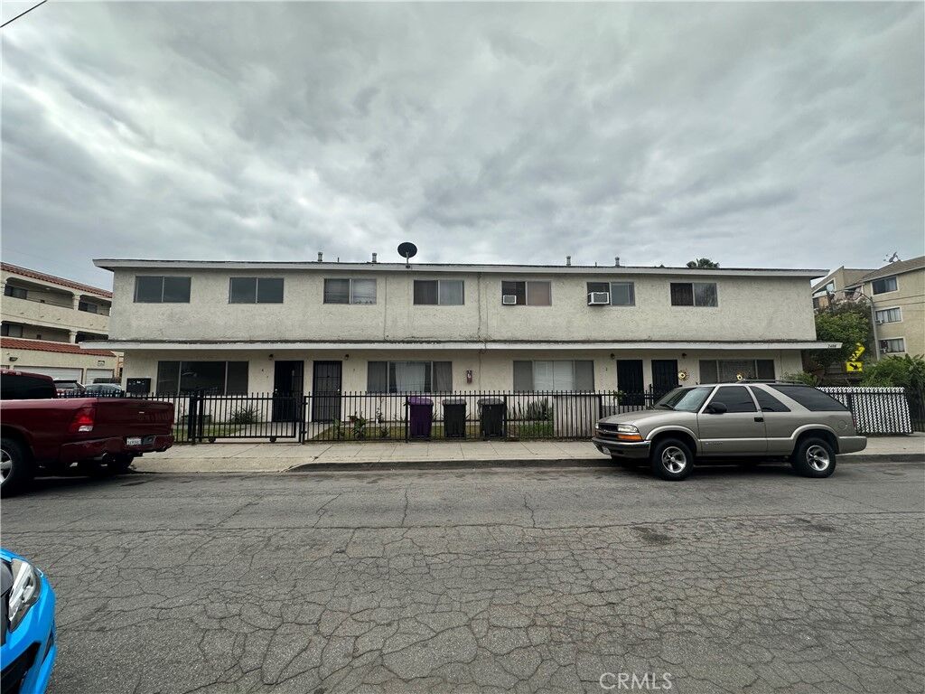 Property Photo: 2408 E 17th Street CA 90804