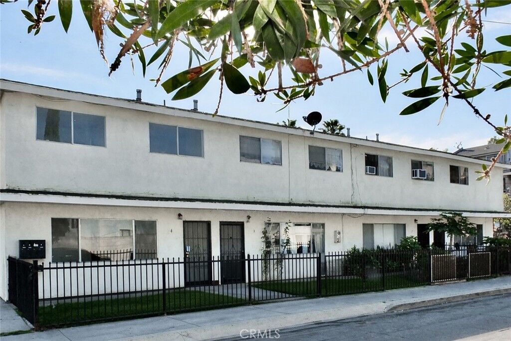 Property Photo:  2408 E 17th Street  CA 90804 