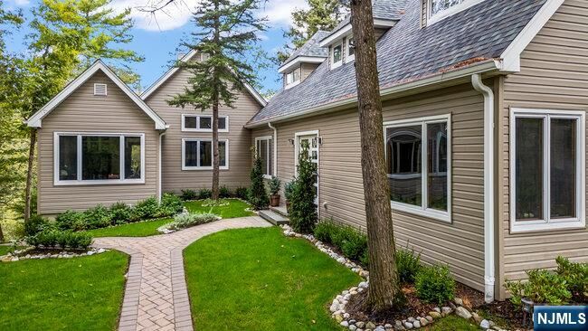 Property Photo:  68 High Point Road  NJ 07403 