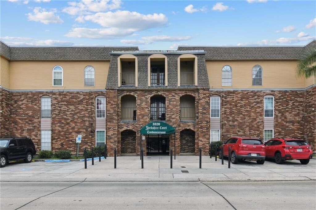 Property Photo: 3320 N Arnoult Road 114 LA 70002