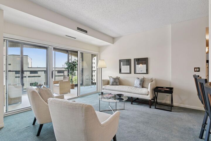 Property Photo: 1201 Yale Place 407 MN 55403