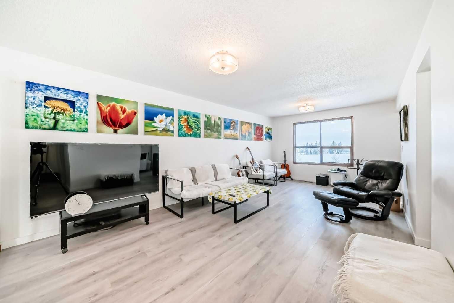 Property Photo:  1011 Canterbury Drive SW 11  AB T2W 2S8 