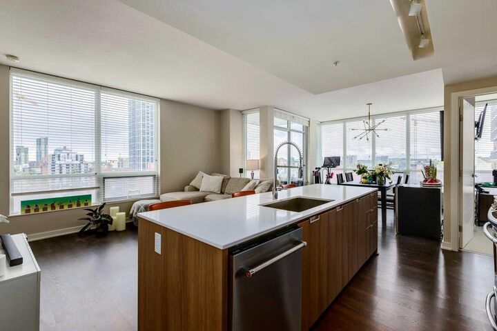 Property Photo:  626 14 Avenue SW 905  AB T2R 0X4 