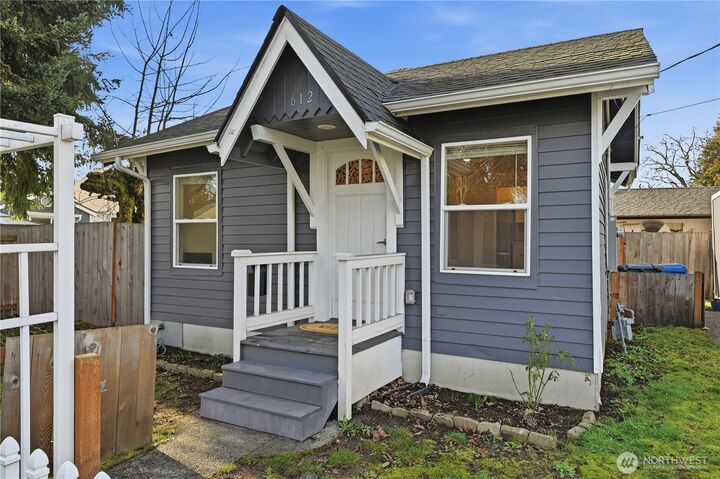Property Photo:  612  7th Street NW  WA 98371 