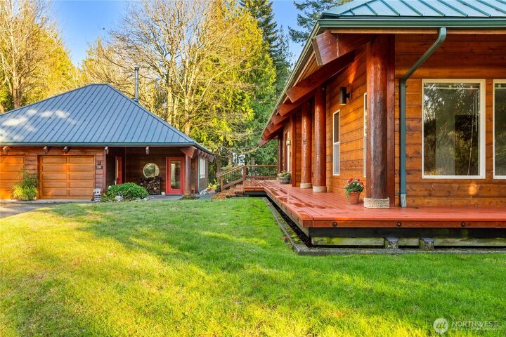 Property Photo:  2204  41st Street  WA 98221 