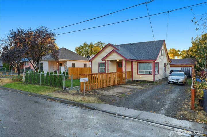 Property Photo:  917  Robbins Street  OR 97862 