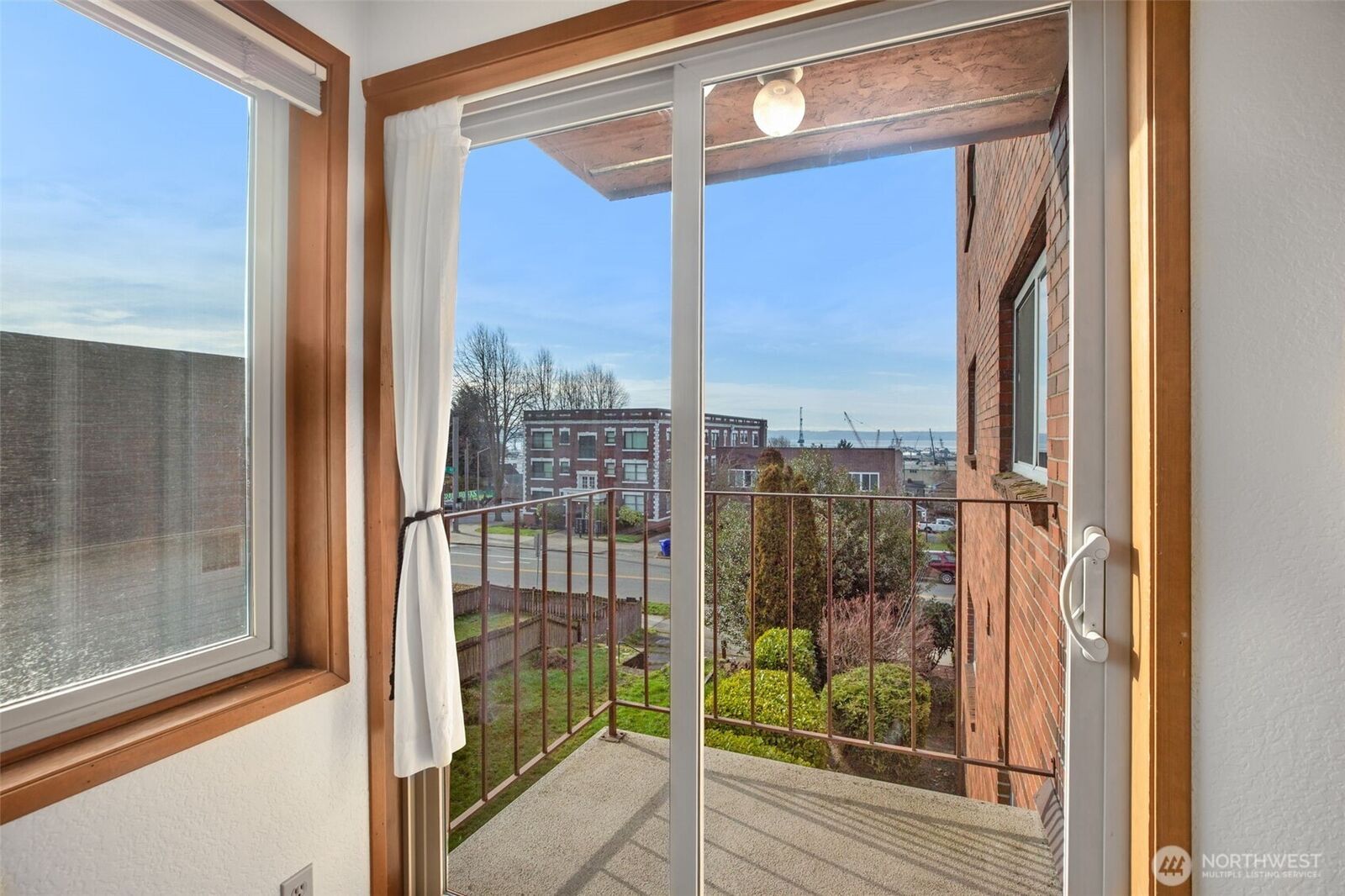 Property Photo:  2619  Rucker Avenue 5  WA 98201 