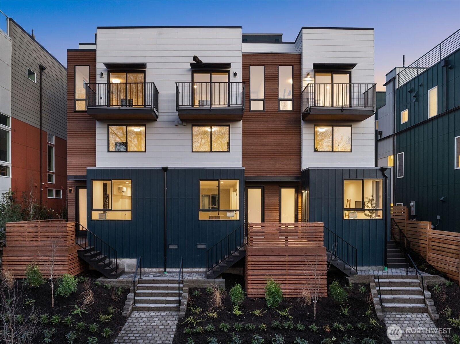 Property Photo: 914 B 15th Avenue WA 98122