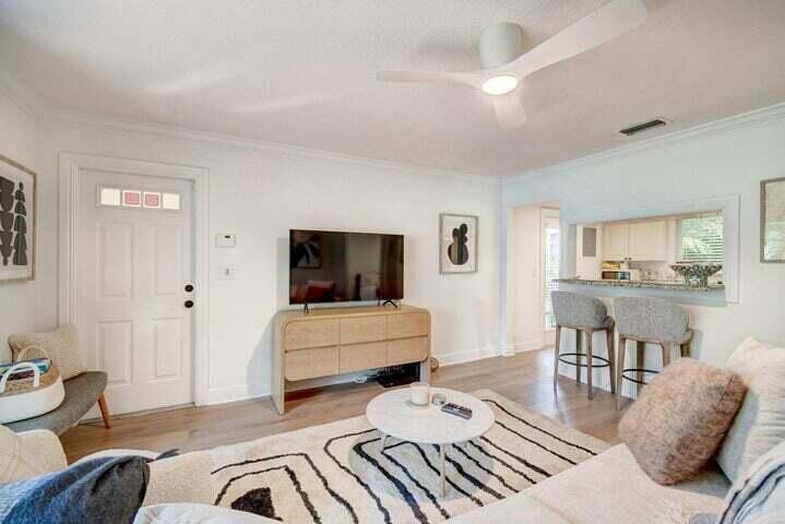 Property Photo: 45 SE 7th Avenue 8 FL 33483