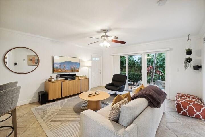 Property Photo: 49 SE 7th Avenue 1 FL 33445