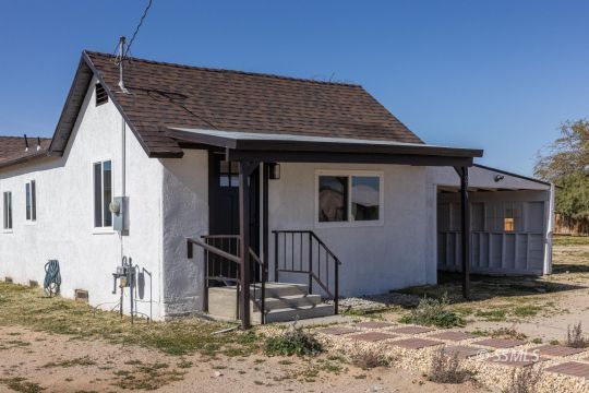 Property Photo:  239 S Sunset St  CA 93555 