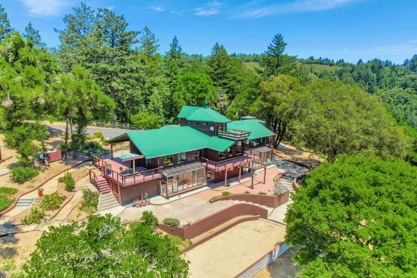 Property Photo:  950 Oak Ridge Road  CA 95033 