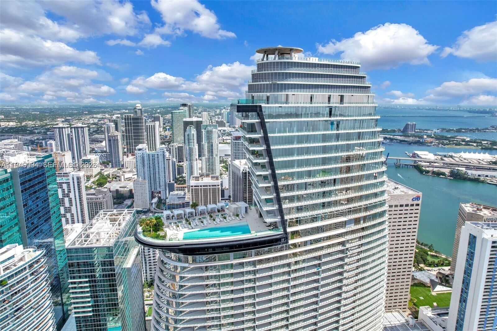 Property Photo:  300 Biscayne Blvd Way 2308W  FL 33131 