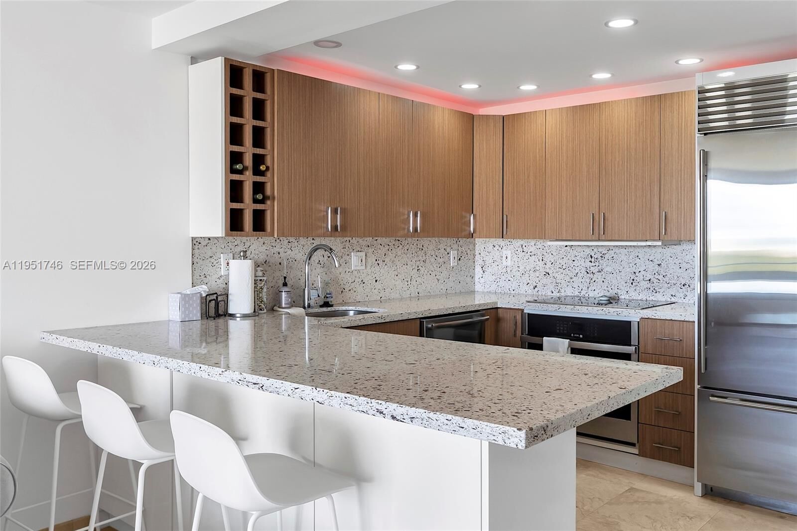 Property Photo:  465 Ocean Dr 824  FL 33139 