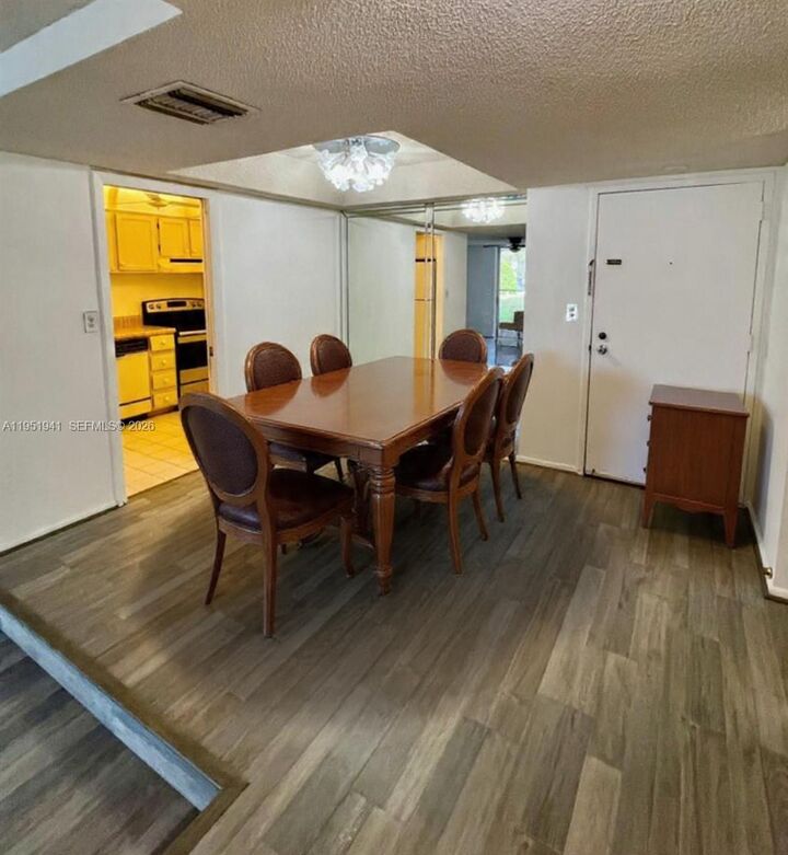Property Photo:  3670 Inverrary Dr 1K  FL 33319 