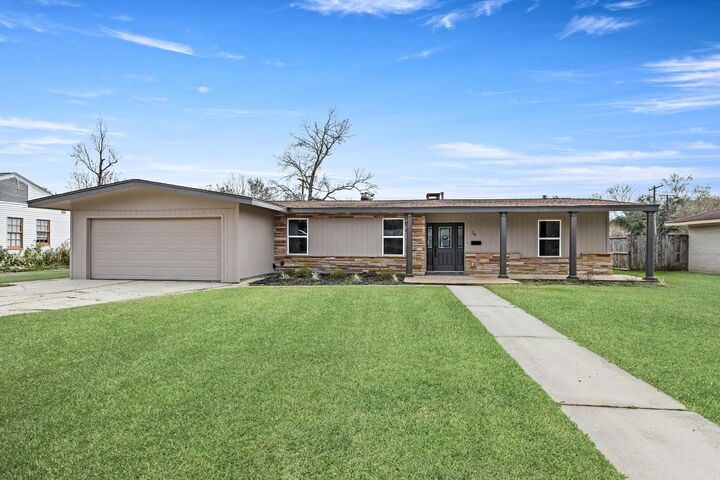 Property Photo:  29 Knotty Pine Ln.  TX 77630 