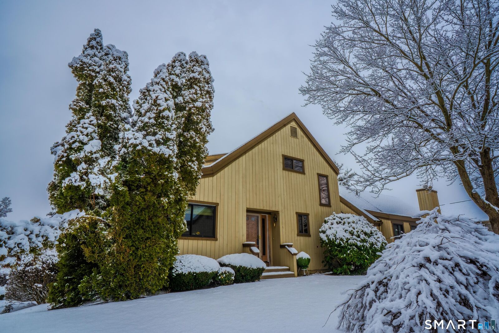 Property Photo:  635 North Trail B  CT 06614 