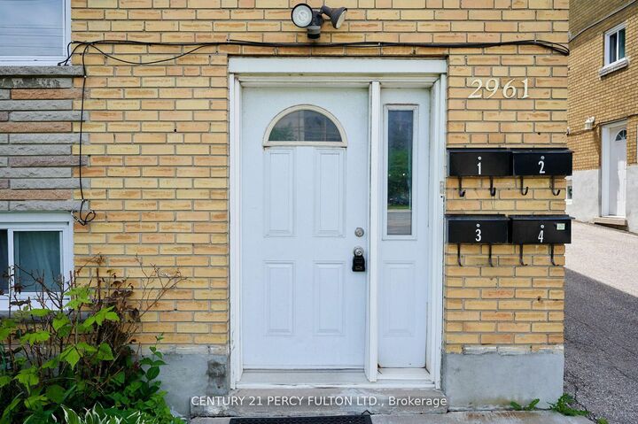 Property Photo:  2961 Lawrence Avenue E  ON M1P 2V6 