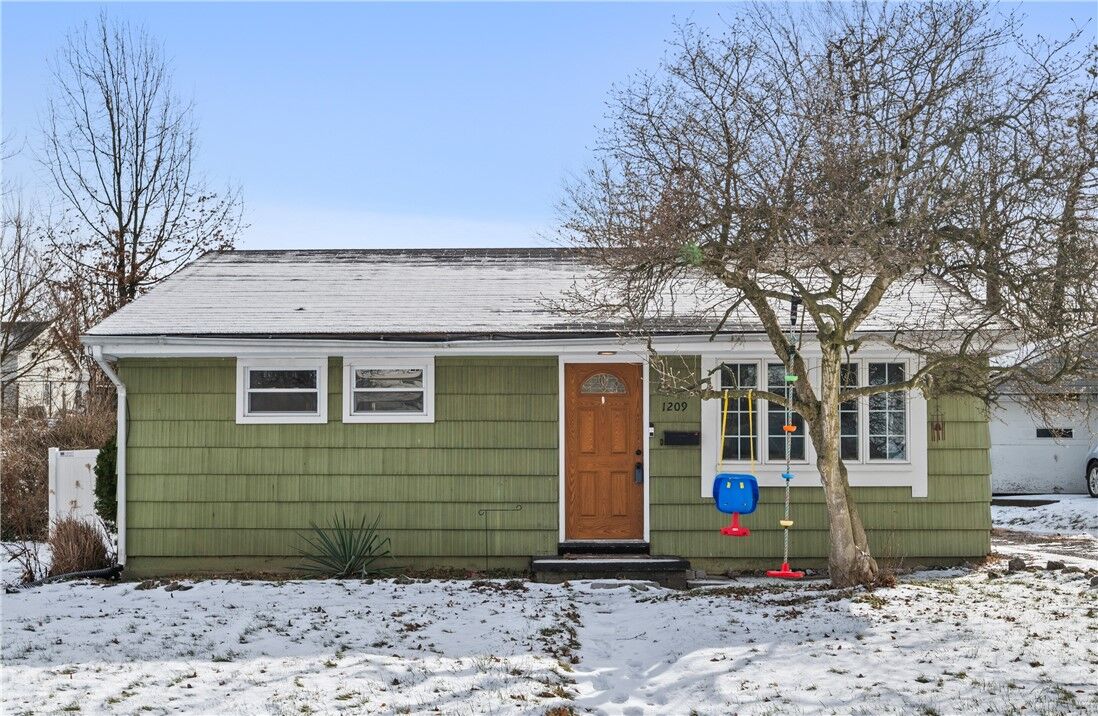 Property Photo:  1209 Vermont Ave  PA 15001 