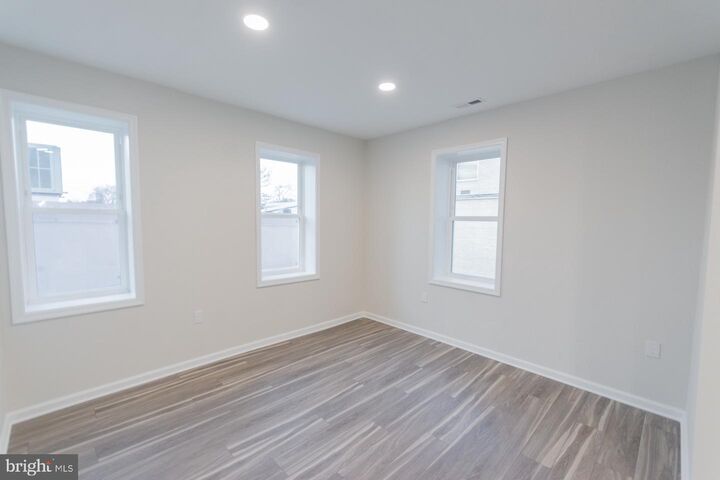 Property Photo:  215 W King Street Apt C  WV 25401 