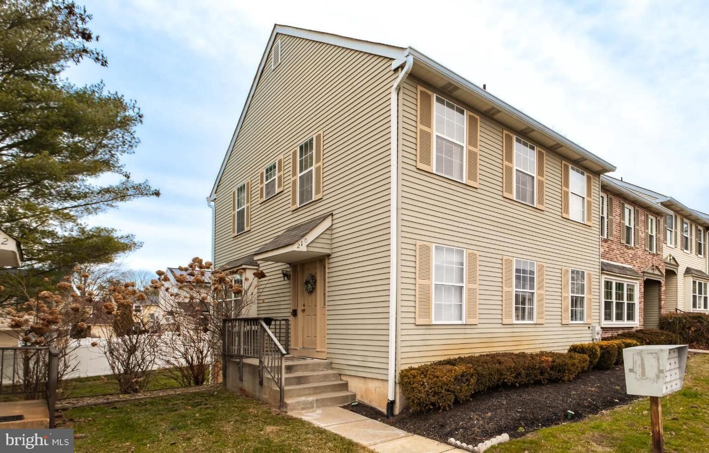 Property Photo:  210 Martins Way  NJ 08054 