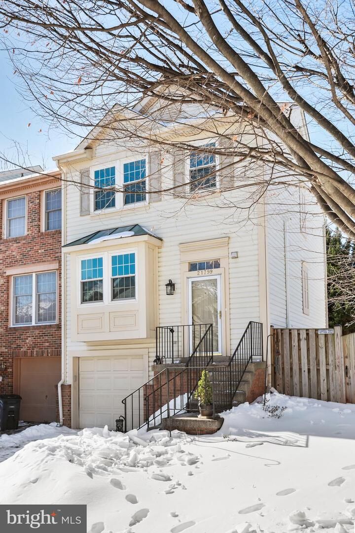 Property Photo:  21799 Leatherleaf Circle  VA 20164 