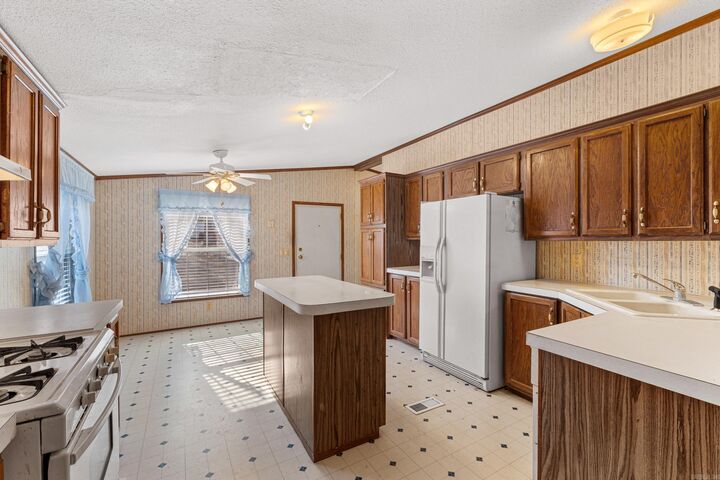 Property Photo:  196 Cr 295  AR 72653 