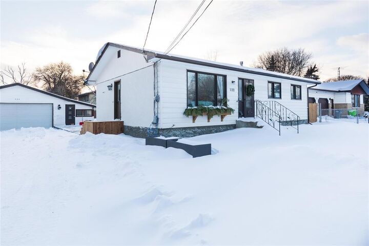 Property Photo:  122 St Alphonse Avenue  MB R5H 1H9 