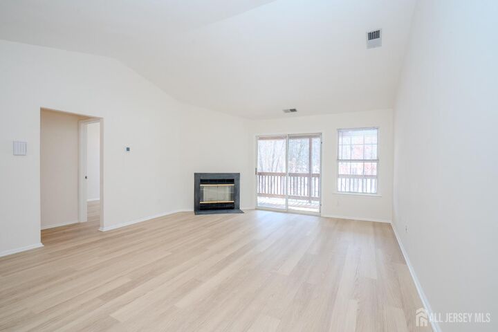 Property Photo:  32 Tanglewood Court  NJ 08852 