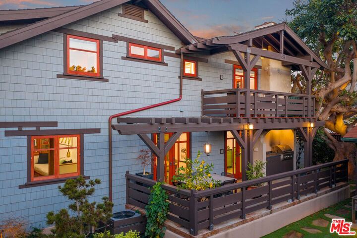 Property Photo:  706 Navy St  CA 90405 