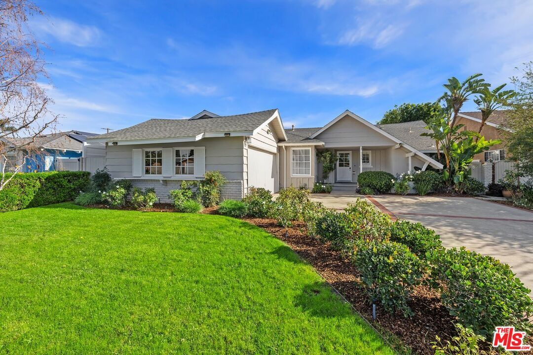 Property Photo: 9344 Valjean Ave CA 91343