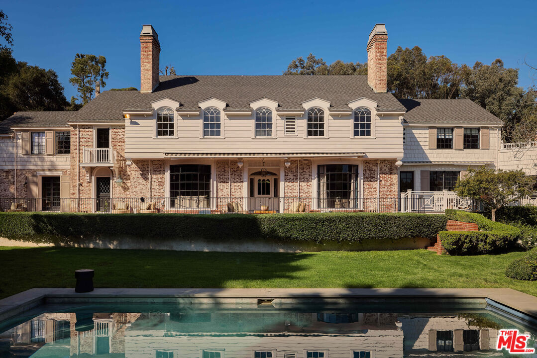 Property Photo:  1141 Maroney Ln  CA 90272 