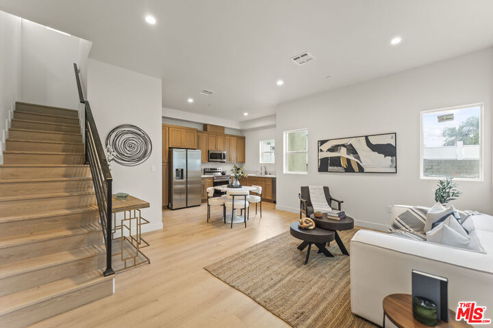 Property Photo: 19025 Bassett St CA 91335