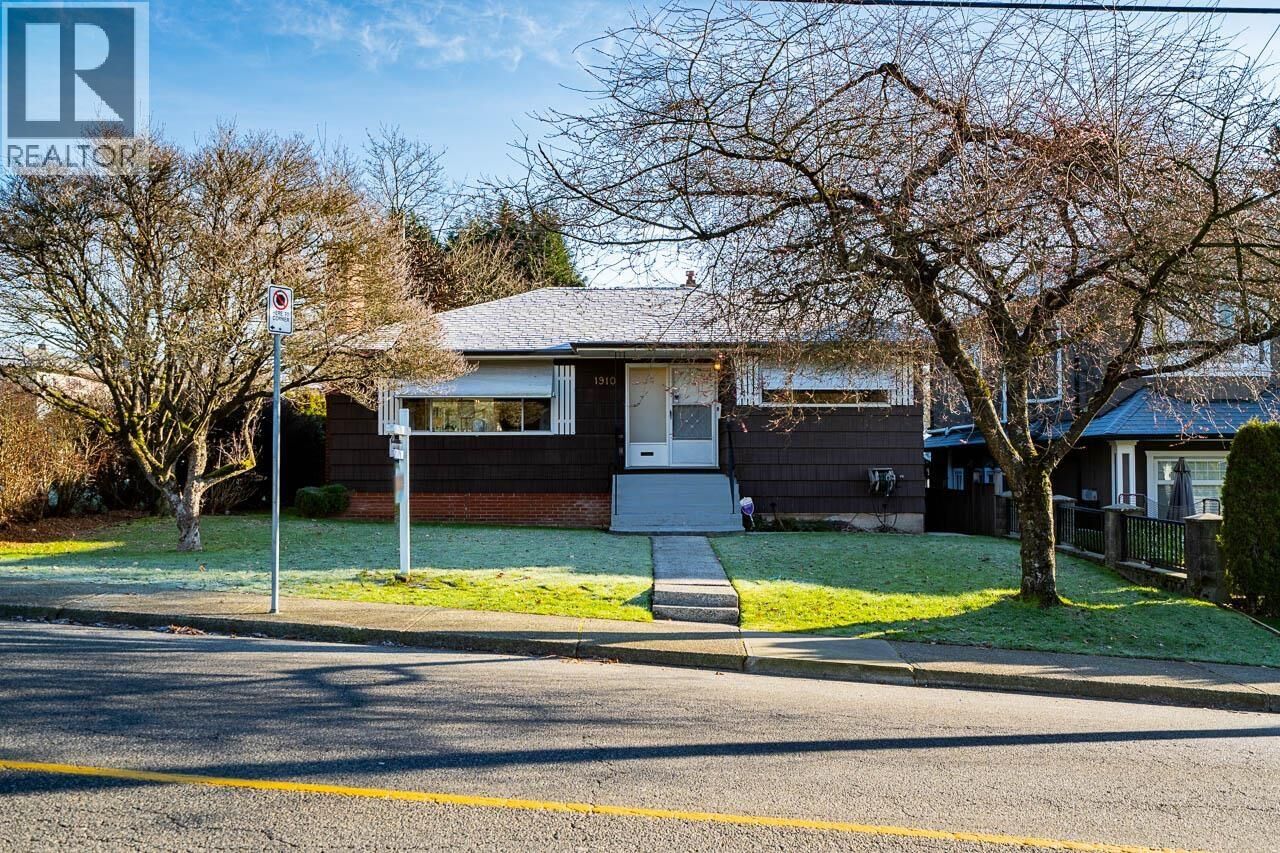 Property Photo:  1910 Holdom Avenue  BC V5B 3W3 
