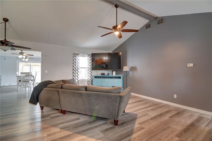 Property Photo:  332 E Cox Street  IL 62535 