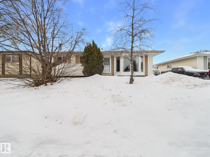 Property Photo:  352 Huffman Crescent NW  AB T5A 4C8 