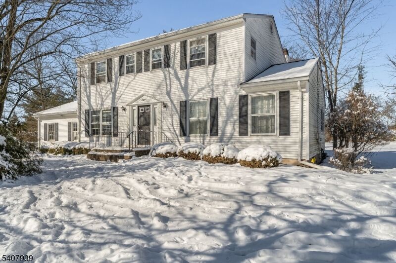 Property Photo: 3 Meadow Lark Ct NJ 08822