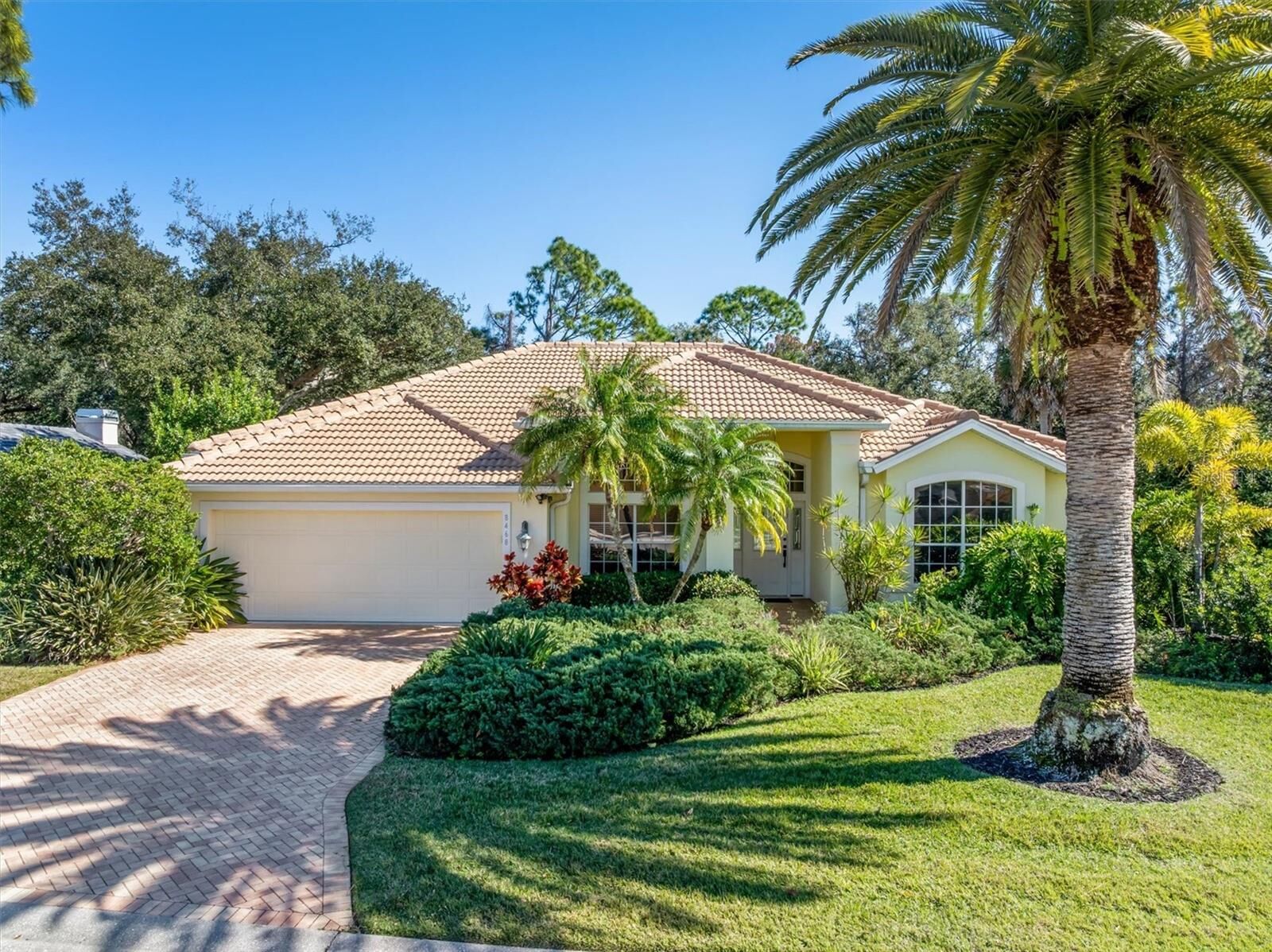 Property Photo: 8468 Woodbriar Drive FL 34238