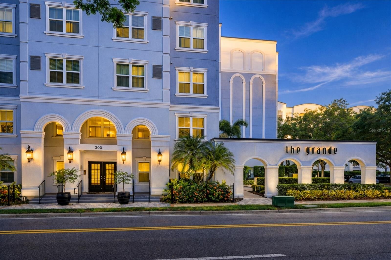 Property Photo:  204 E South Street 6052  FL 32801 