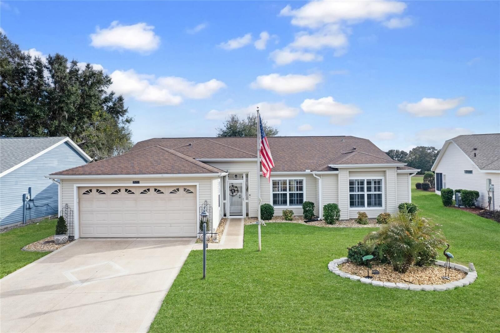 Property Photo:  25233 Lost Oak Circle  FL 34748 
