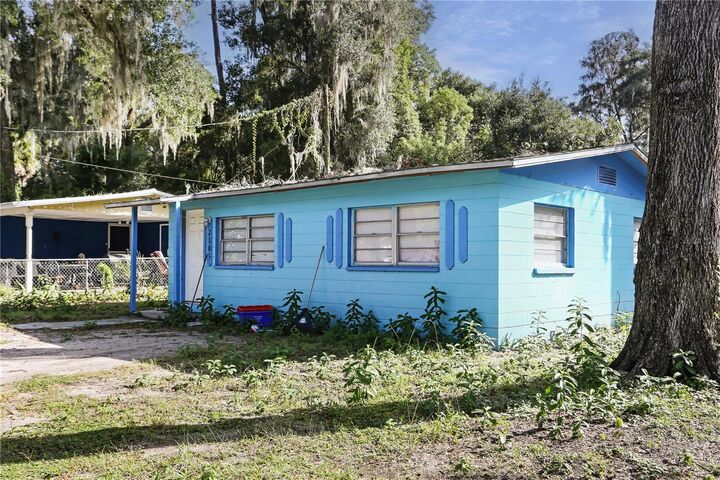 Property Photo:  2105 SE 45th Terrace  FL 32641 