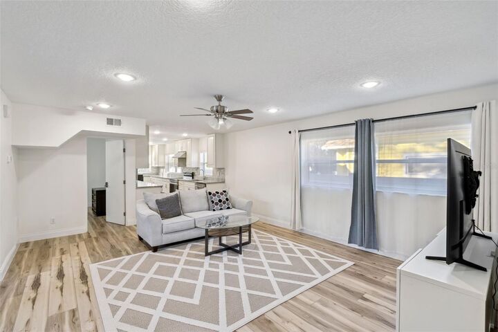 Property Photo: 1500 Pinecrest Place FL 32803