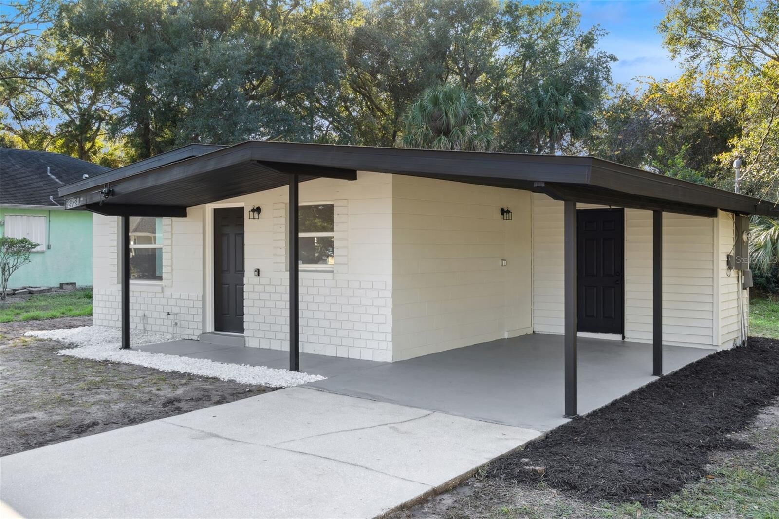 Property Photo: 2720 Pineapple Avenue FL 32754